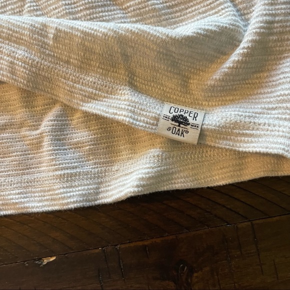 Copper & Oak Sz Small Short Sleeve White / Pale Tan Textured Henley - Picture 4 of 7